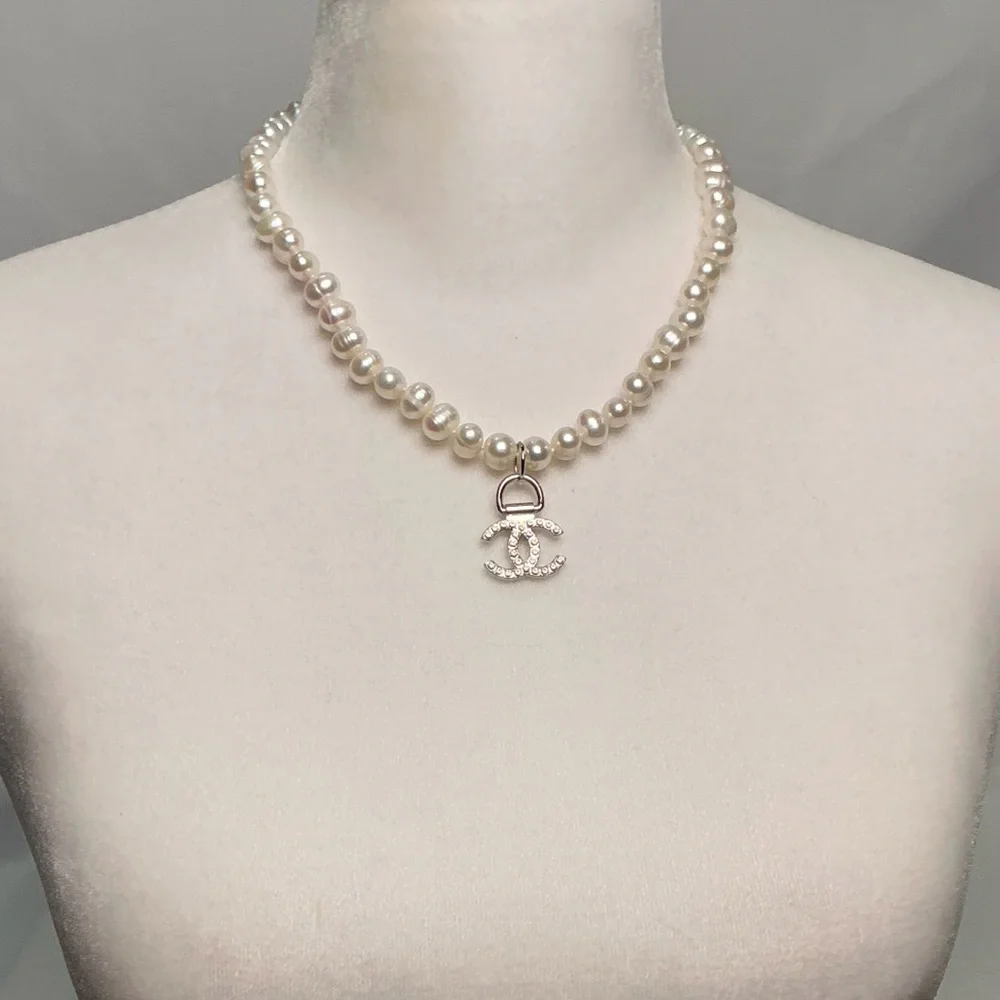 Pearl Necklace with Silver Charm Chanel - Picture 2 of 7